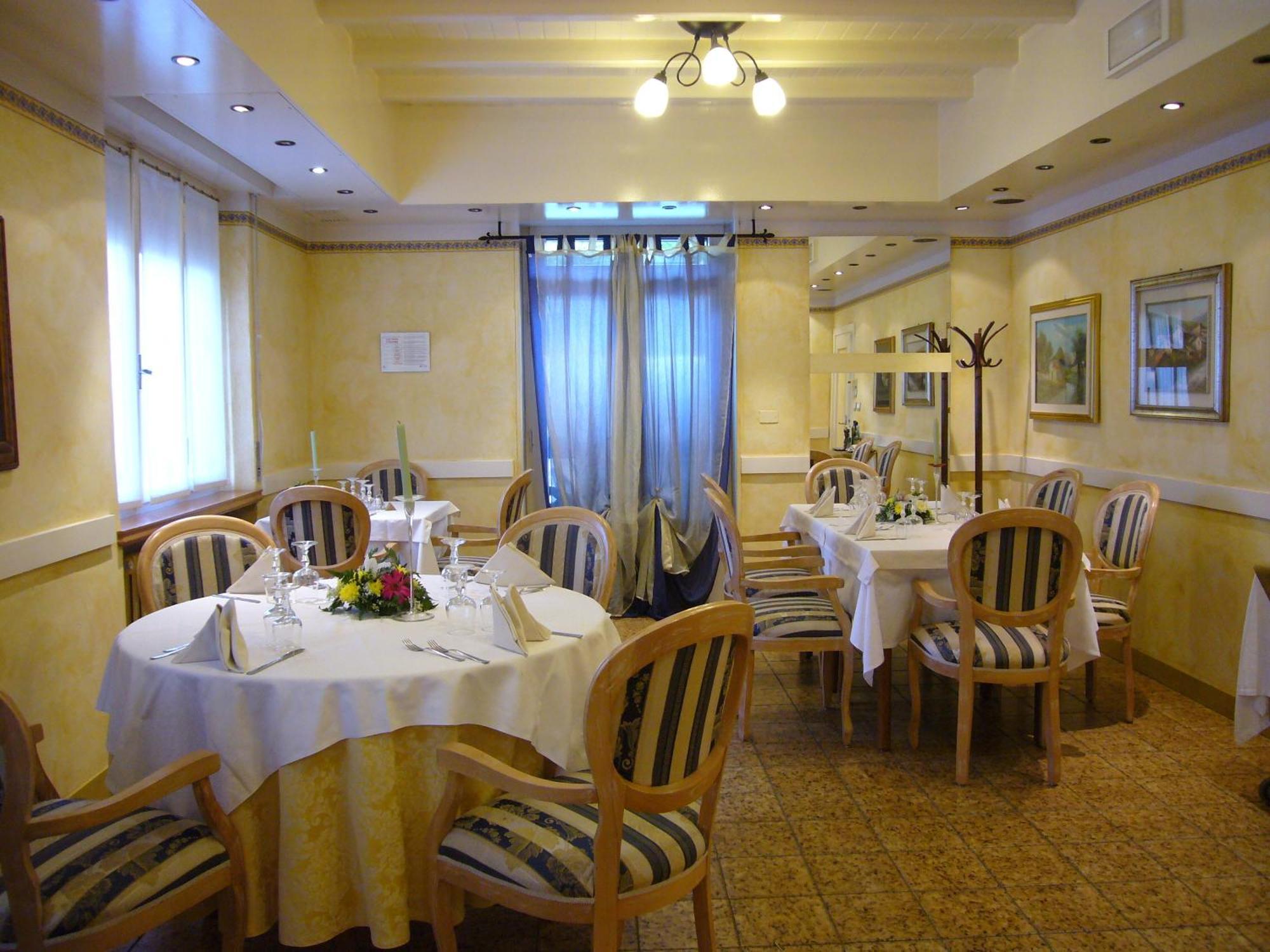 Trattoria Bettola Acomodação com café da manhã Lonato Exterior foto
