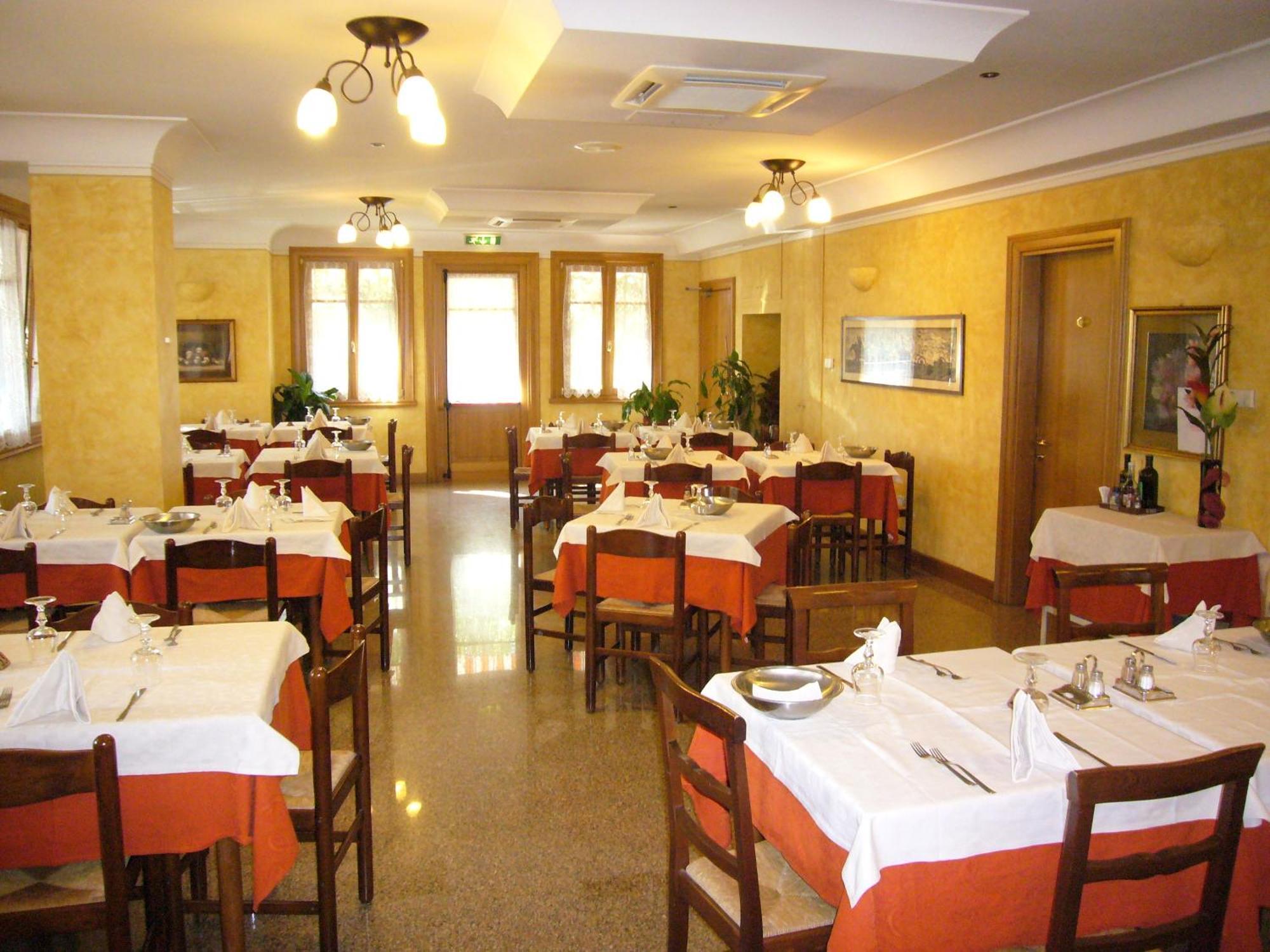 Trattoria Bettola Acomodação com café da manhã Lonato Exterior foto