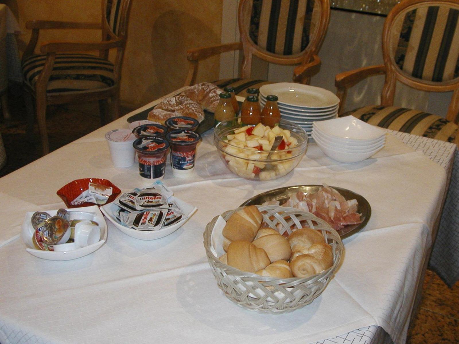 Trattoria Bettola Acomodação com café da manhã Lonato Exterior foto